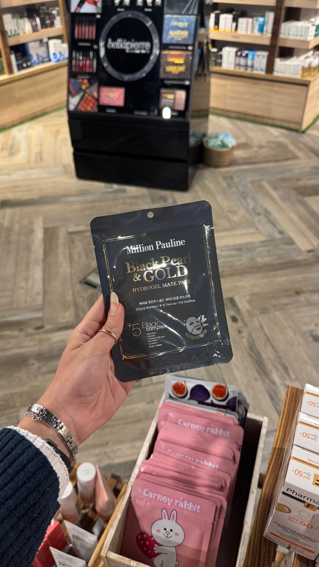 Million Pauline Black Pearl &amp; Gold Hydrogel Mask